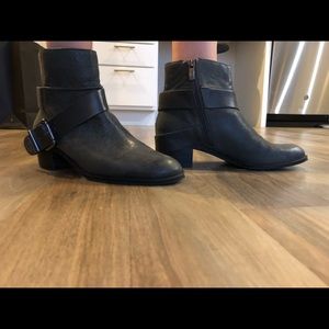 Vince Camuto Black/gray booties - size 8